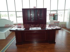 碳金辦公臺 凱勒美碳金家具系列，融合科技與美學的辦公新體驗